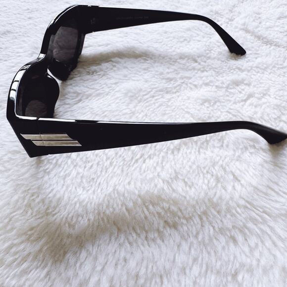 Faye Mirrored Black Cat-Eye Sunglasses - Picture 10 of 15